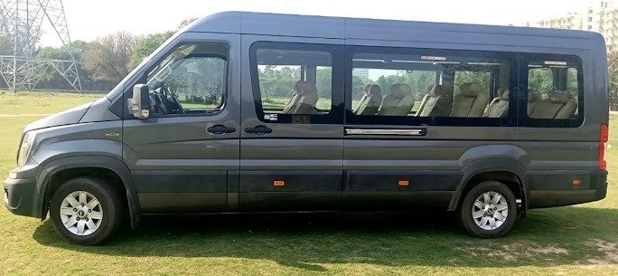 Top Benefits of Choosing a 9 Seater Tempo Traveller for Group Travel