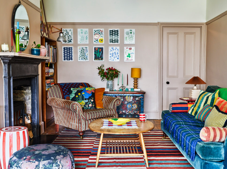 How Do You Decorate a Small Living Room Without Making It Look Crowded?